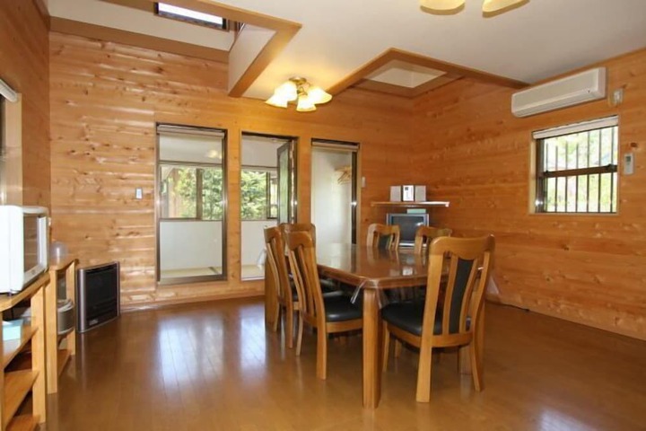 Room 12 of 23