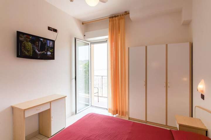 Room 13 of 60