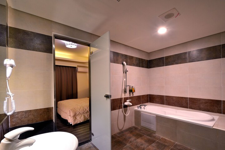 Room 26 of 39