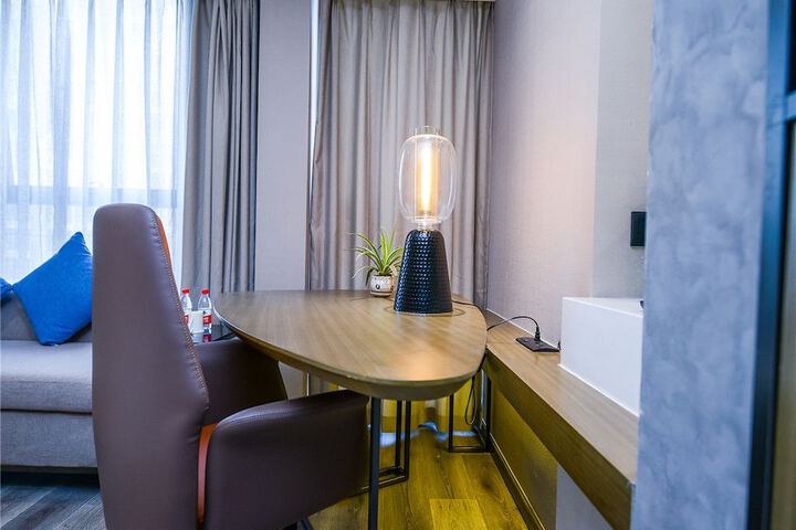 Room 15 of 34