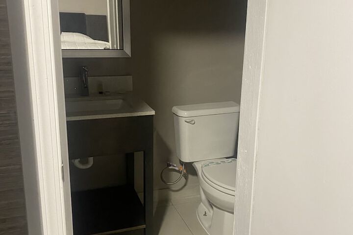 1 King Bed Micfridge (3 of 9)
