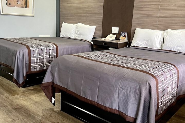 2 Double Beds (13 of 17)