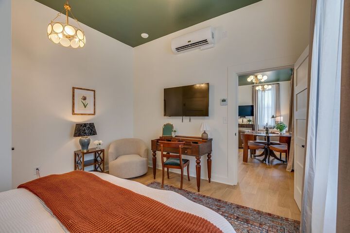 Room 2 of 38