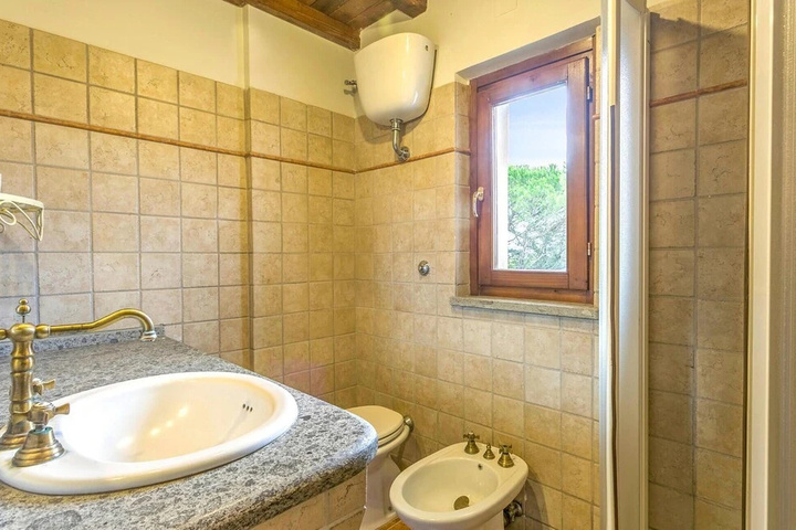 Room 8 of 17