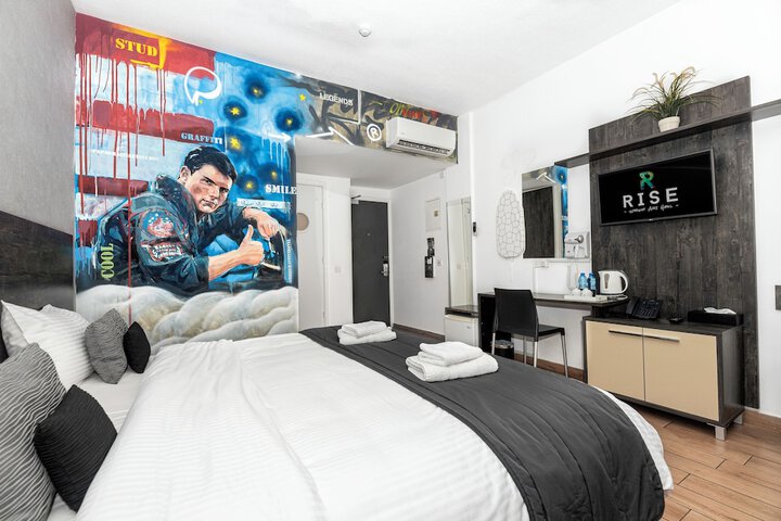 Room 15 of 198