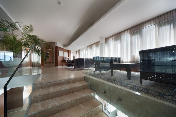 Hotel Interior 4 of 31