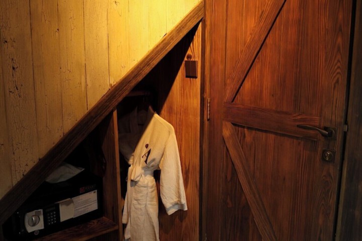 Room 115 of 172