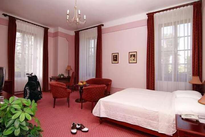 Room 10 of 46