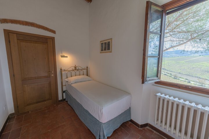 Room 48 of 102