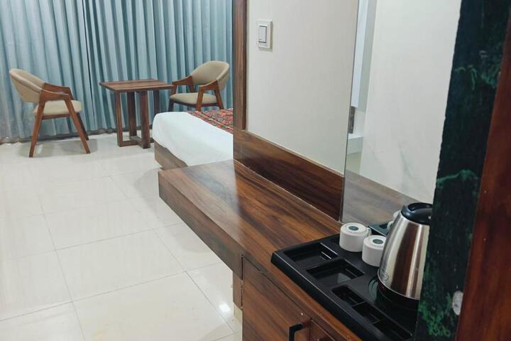 HOTEl MAPLE LEAF