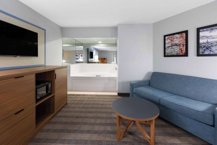 1 King Bed Executive Room Second Floor (3 of 23)