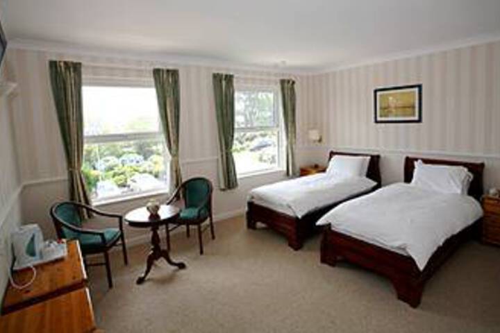 Room 13 of 38