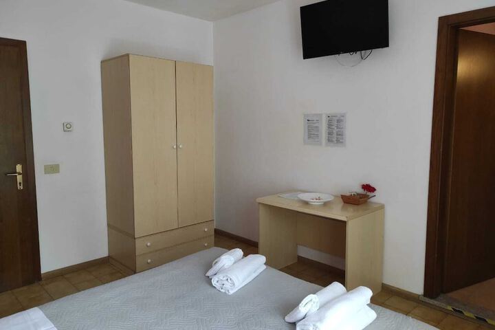 Room 8 of 67