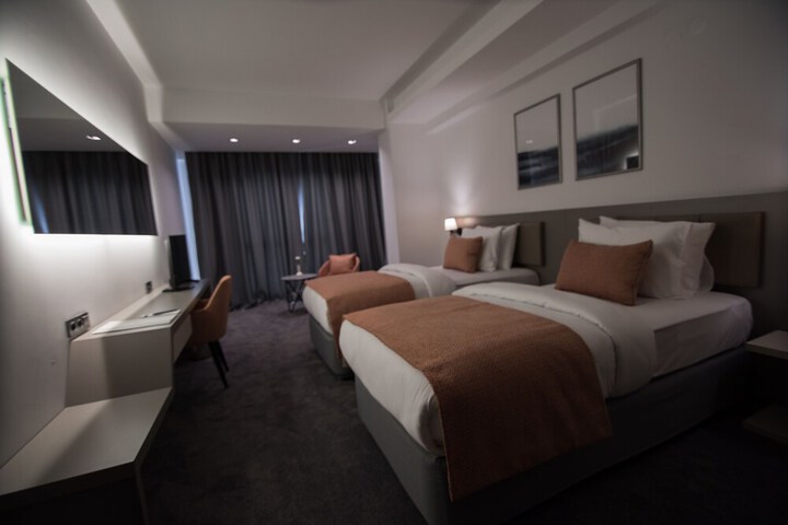 Room 5 of 19
