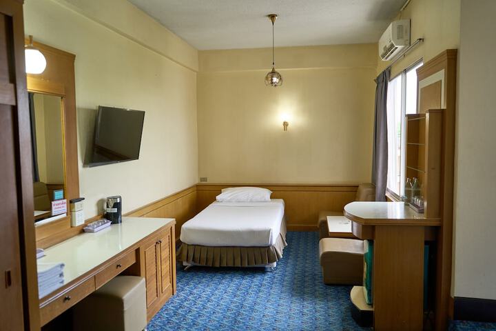 Room 14 of 39