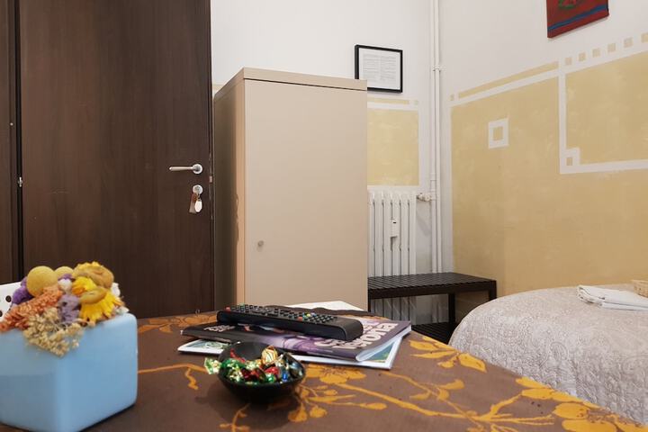 Room 2 of 38