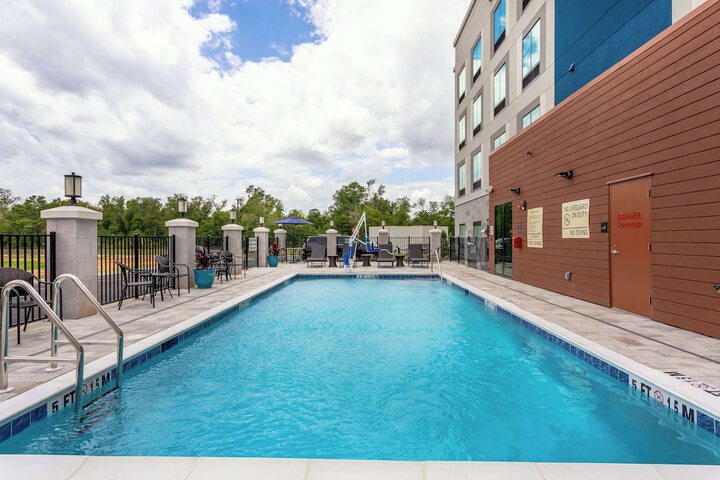 Pool 20 of 33