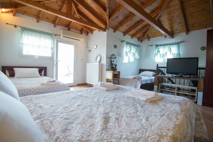 Room 4 of 4