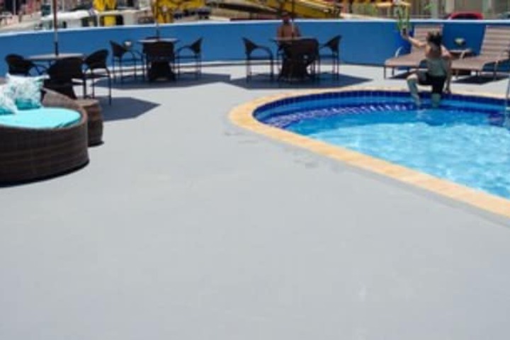Hotel with Pool