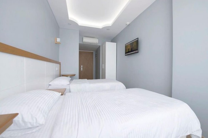 Room 8 of 21