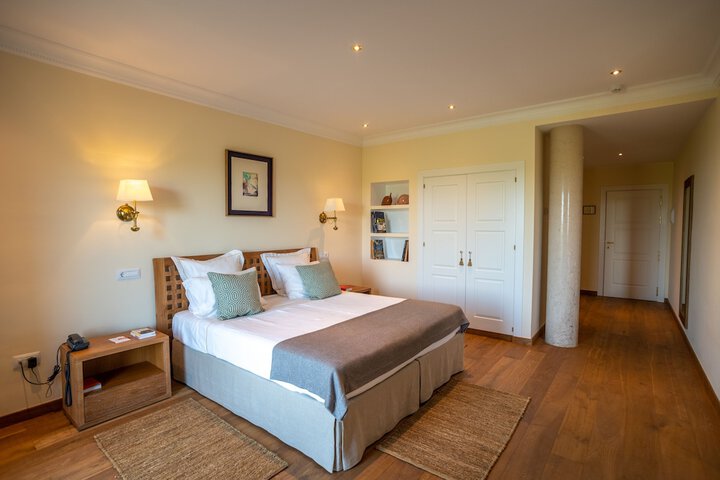 Room 9 of 34