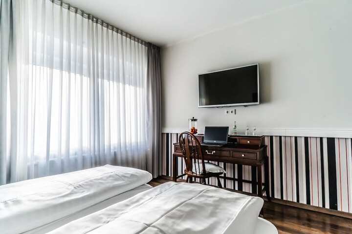 Room 16 of 50