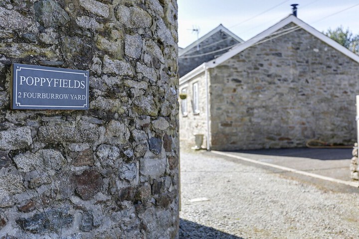 POPPYFIELDS STABLE