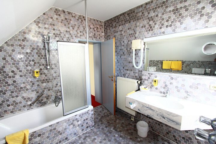Room 42 of 44