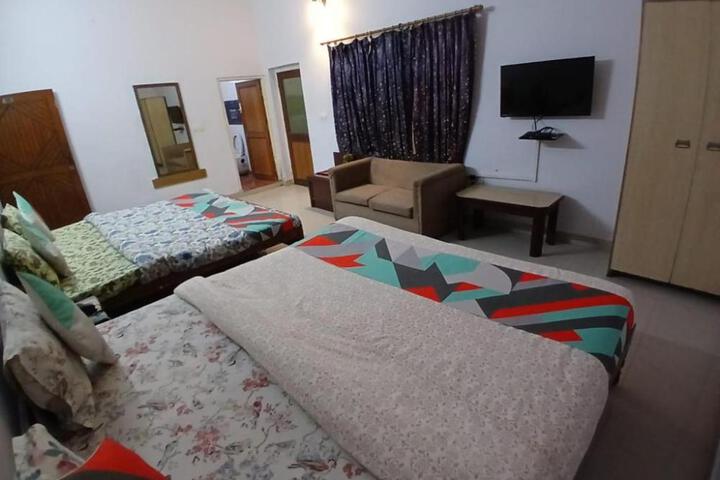 Hotel Singhasan House