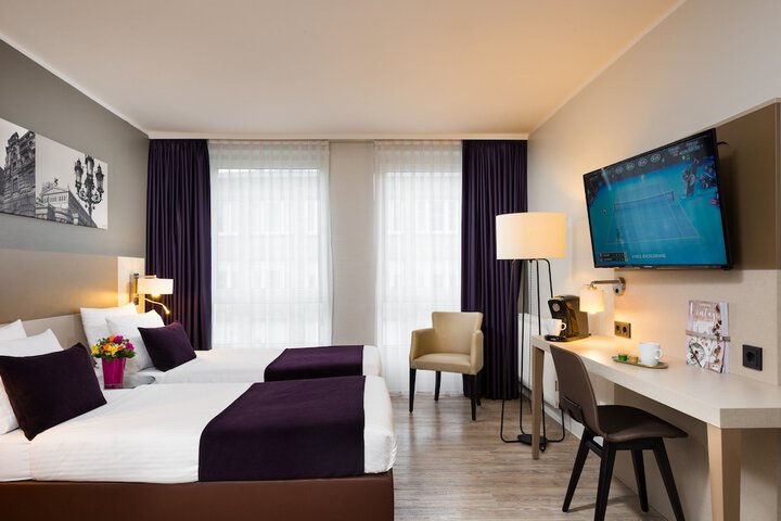 Room 12 of 24