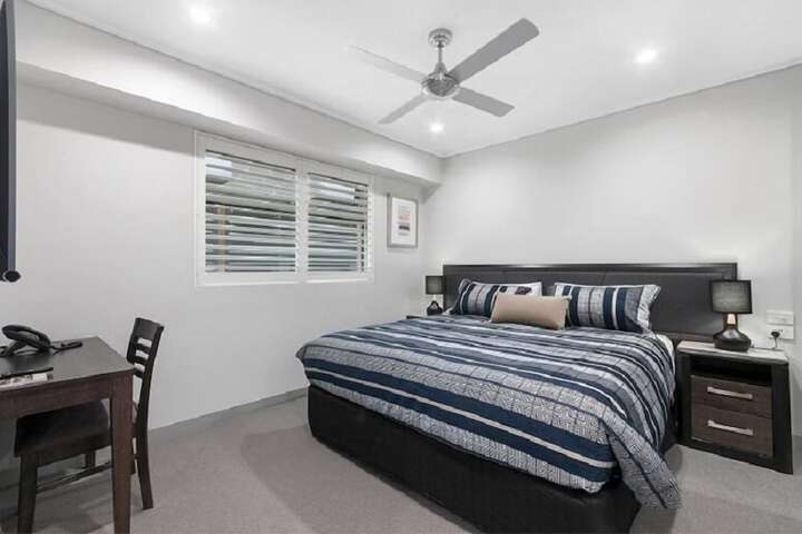 Room 4 of 33
