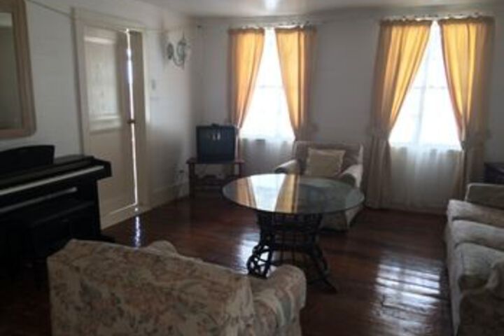 Room 4 of 18
