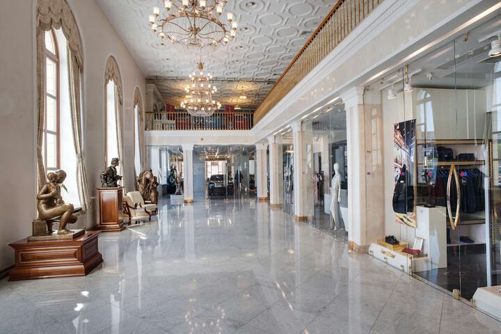 Entrance & Lobby