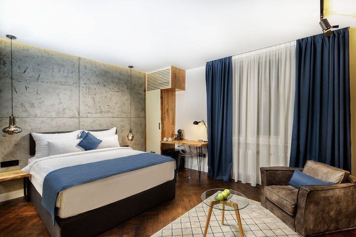Room 14 of 74