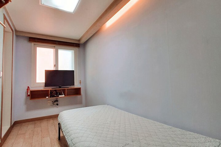 Room 16 of 35
