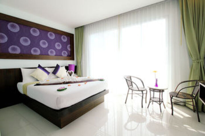 Room 27 of 35