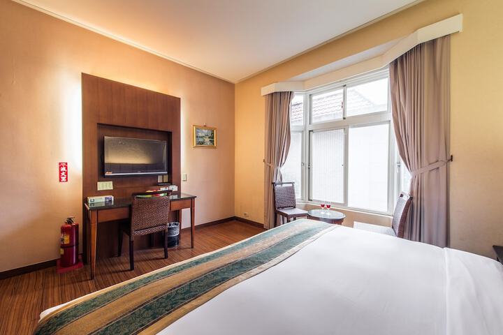 Room 9 of 36