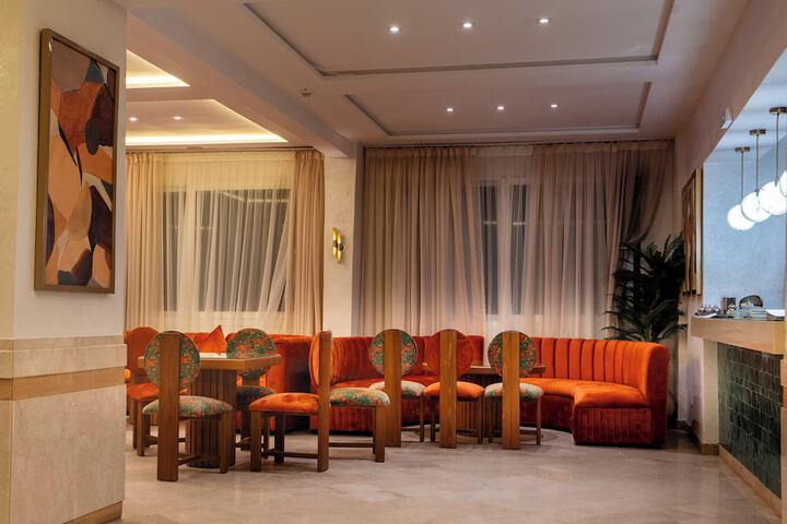Lounge 134 of 145
