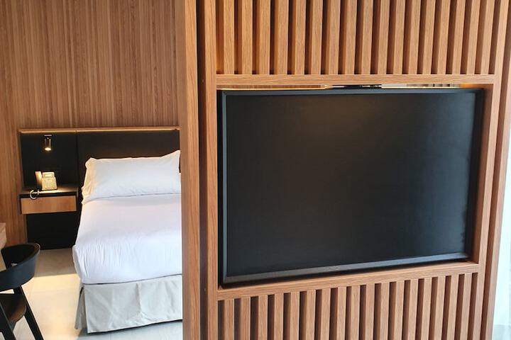 Room 16 of 64