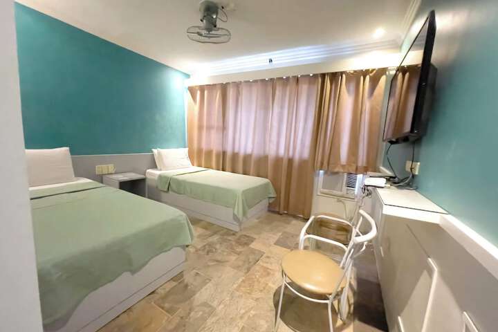 Room 36 of 62