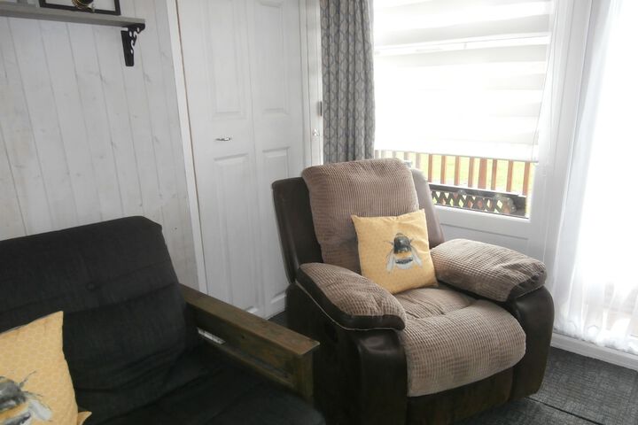 Room 8 of 12