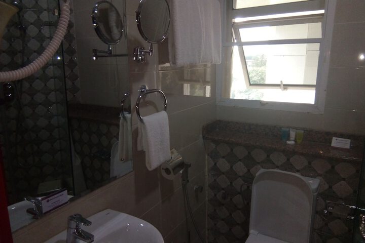 Room 34 of 59