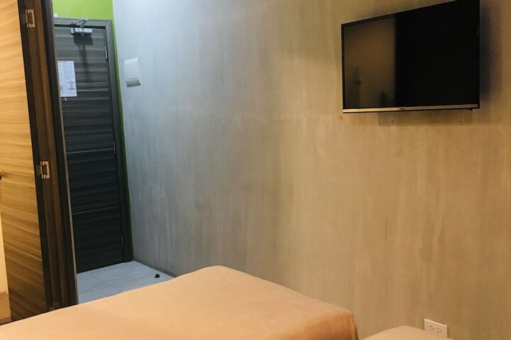 Room 12 of 40