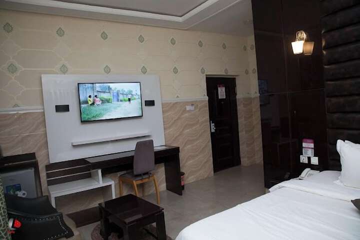 Room 40 of 76