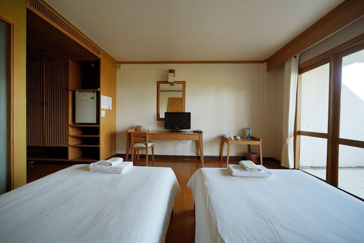 Room 30 of 105