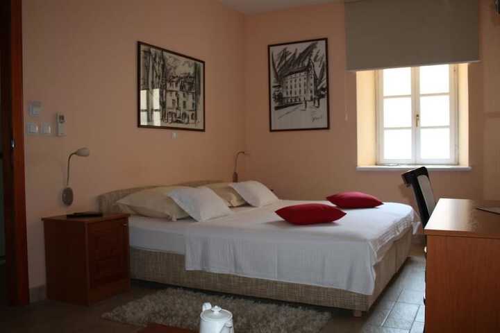 Room 8 of 46