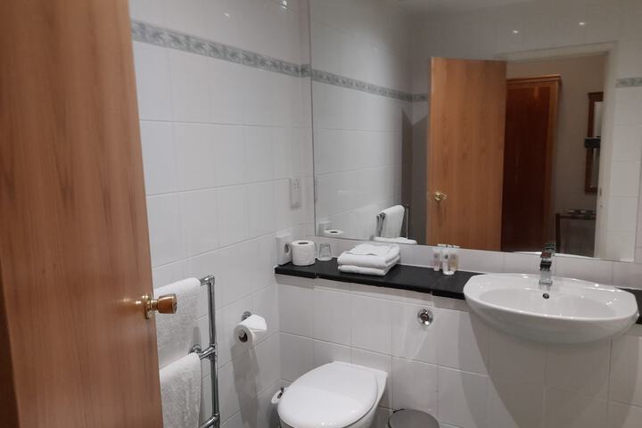 Room 52 of 142