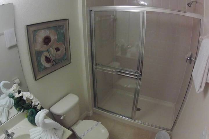 Room 52 of 221