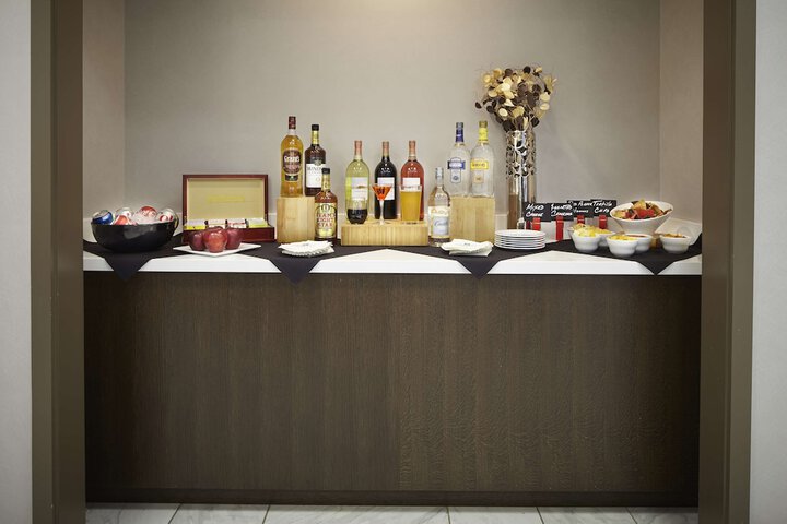 Dining 36 of 44