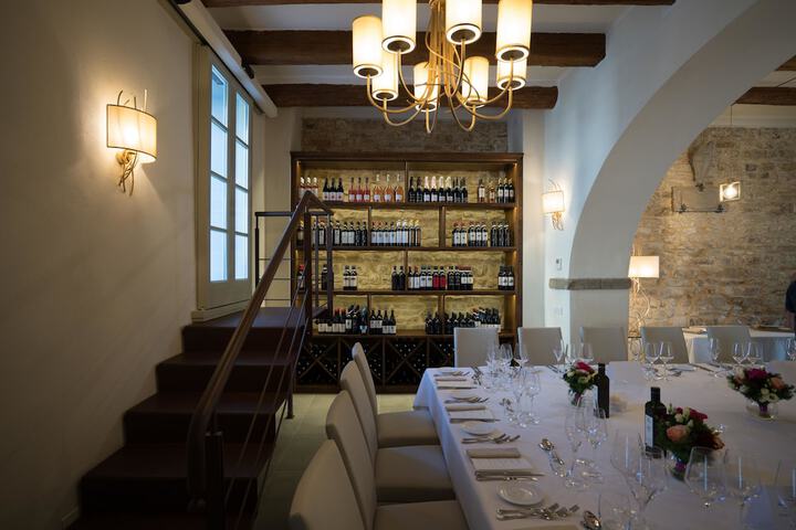 Dining 62 of 89